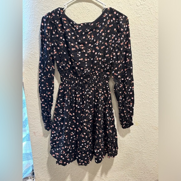 XS floral dress. It’s an Oak and trellis dress - Picture 2 of 2